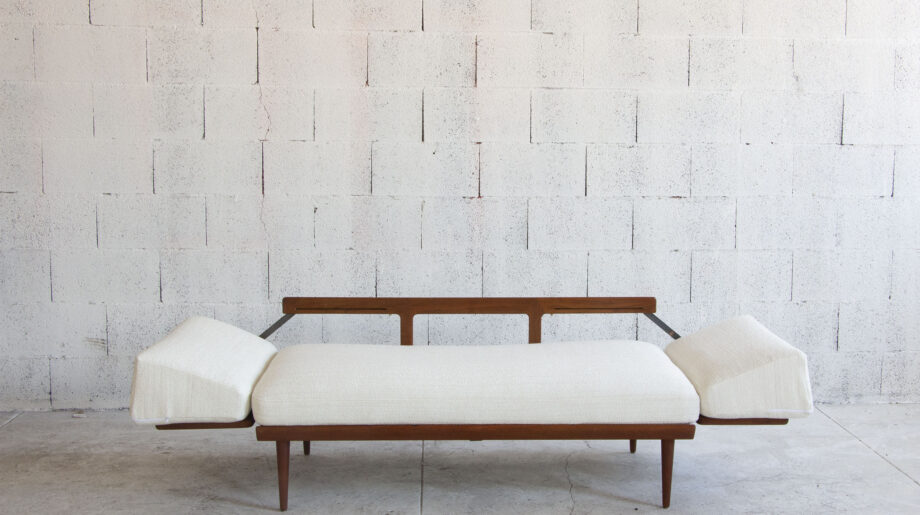 Canapé-vintage-scandinave-FD-451-Peter-Hvidt-Orla-Mølgaard-Nielsen-teck-france-and-son-blanc-lit-danish-sofa-scandinavian-teak-daybed