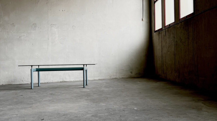 table-vintage-lc6-lc-6-le-corbusier-charlotte-perriand-pierre-jeanneret-vintage-cassina-verre-glass-bleue-blue-old-design-lyon