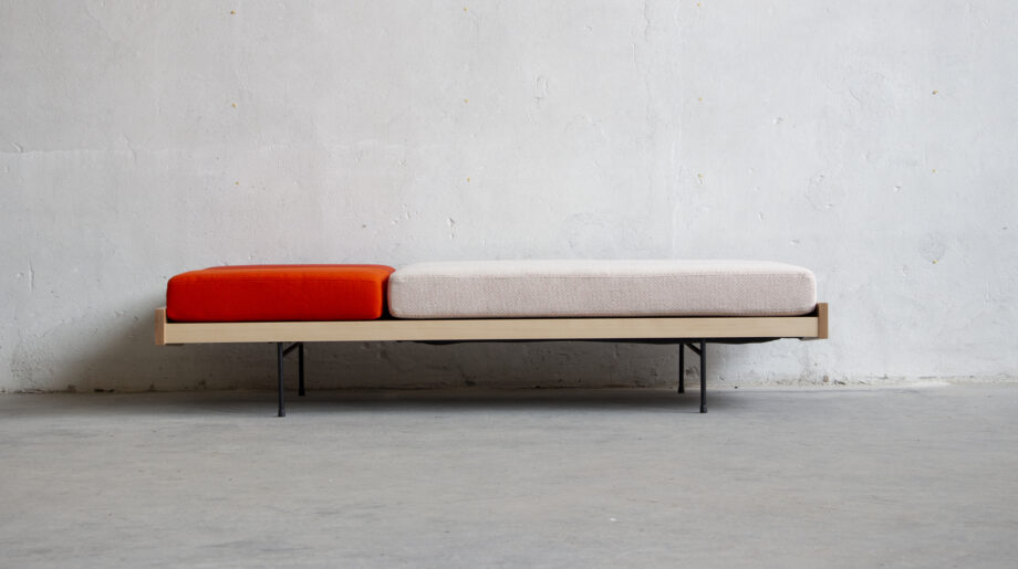 daybed-banquette-canapé-vintage-pierre-paulin-ligne-roset-meuble-tv-midcentury-french-old-design-designer-home-decoration-interieur-interior-118-modèle-lyon-paris-sofa-8