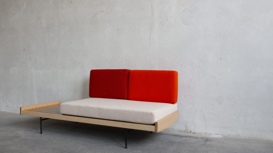 daybed-banquette-canapé-vintage-pierre-paulin-ligne-roset-meuble-tv-midcentury-french-old-design-designer-home-decoration-interieur-interior-118-modèle-lyon-paris-sofa-6