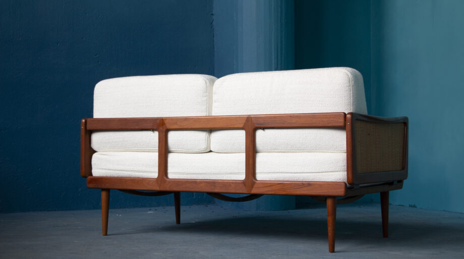 canapé-vintage-scandinave-peter-hvidt-fd-451-france-and-son-daybed-danois-teck-danish-sofa-orla-Mølgaard-nielsen-Daverkosen-cannage-rotin-teak-scandinavian-denmark-danemark-tissu-bouclette-old-design-lyon-paris-12