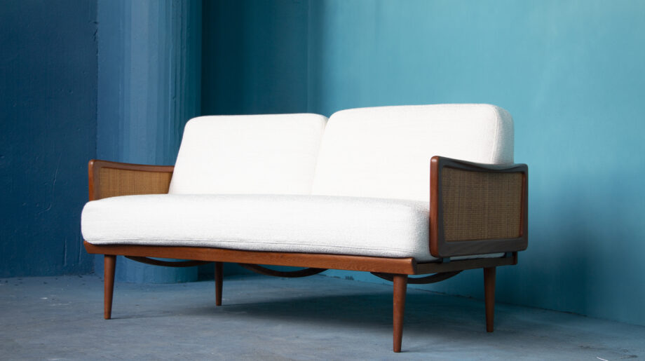 canapé-vintage-scandinave-peter-hvidt-fd-451-france-and-son-daybed-danois-teck-danish-sofa-orla-Mølgaard-nielsen-Daverkosen-cannage-rotin-teak-scandinavian-denmark-danemark-tissu-bouclette-old-design-lyon-paris-1