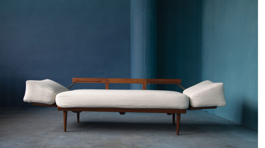 canapé-vintage-scandinave-peter-hvidt-fd-451-france-and-son-daybed-danois-teck-danish-sofa-orla-Mølgaard-nielsen-Daverkosen-cannage-rotin-teak-scandinavian-denmark-danemark-tissu-bouclette-old-design-lyon-paris-9