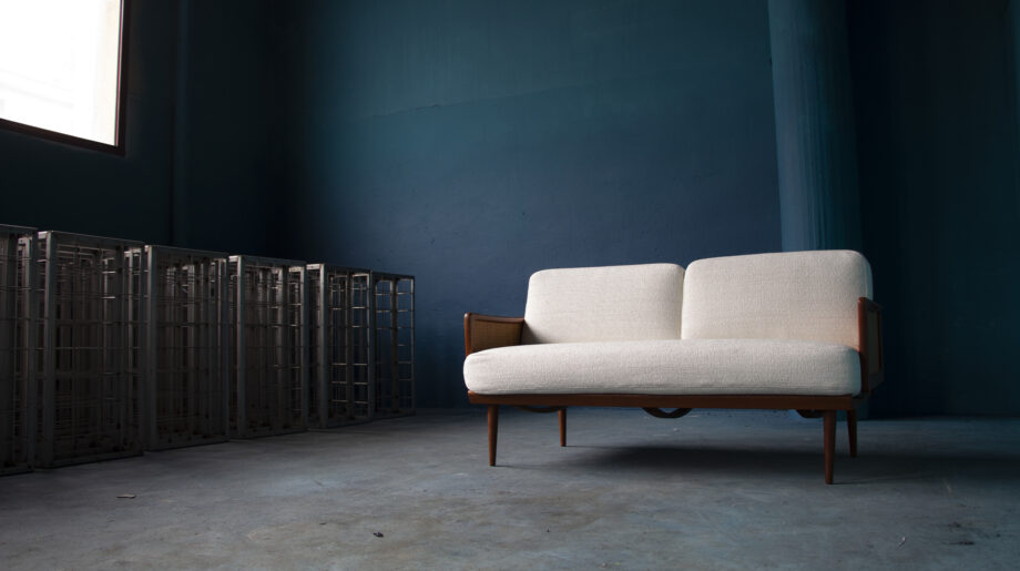 canapé-vintage-scandinave-peter-hvidt-fd-451-france-and-son-daybed-danois-teck-danish-sofa-orla-Mølgaard-nielsen-Daverkosen-cannage-rotin-teak-scandinavian-denmark-danemark-tissu-bouclette-old-design-lyon-paris-3