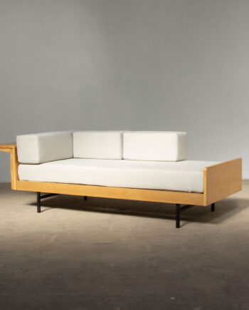 Daybed-lit-repos-banquette-vintage-LC-5-frêne-Pierre-Guariche-Michel-Mortier-Joseph-André-Motte-Minvielle-arp