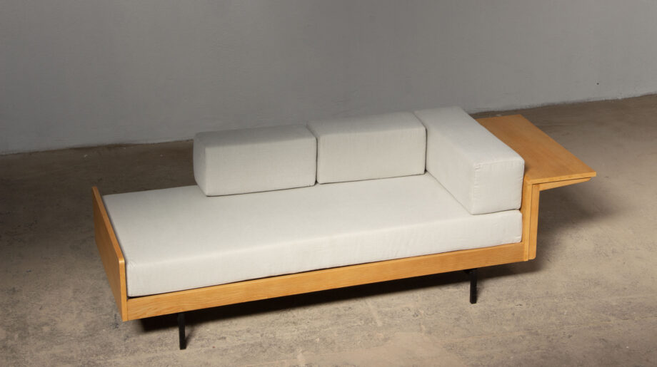 Daybed-lit-repos-banquette-vintage-LC-5-frêne-Pierre-Guariche-Michel-Mortier-Joseph-André-Motte-Minvielle