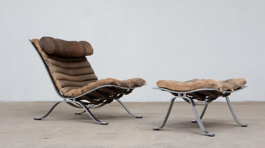 Lounge chair Ari et ottoman en cuir d'Arne Norell