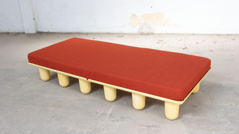 lit-daybed-canapé-sofa-kartell-centopiedi-antonio-locatelli-pietro- salmoiraghi-vintage