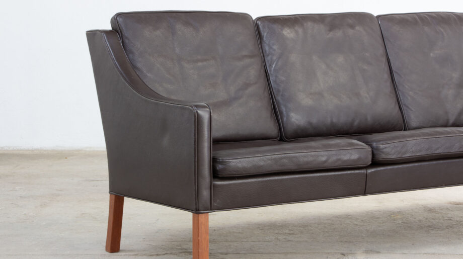 Accotoir Canapé Danois en cuir marron modèle 2209 Borge Mogensen édition Fredericia Furniture