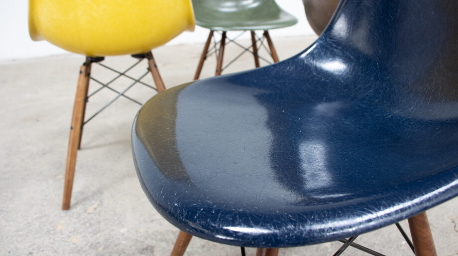 chaise-dsw-Eames-Herman-Miller-fibre-verre-noyer