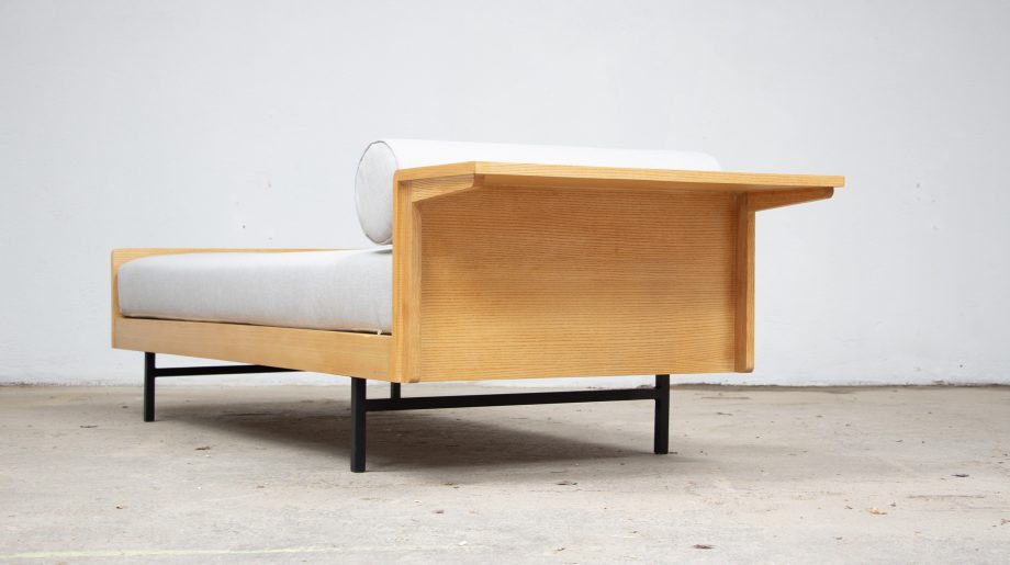 canapé-daybed-lit-repos-banquette-vintage-LC-5-Pierre-Guariche-Michel-Mortier-Joseph-André-Motte-Minvielle-arp-öldddesign-lyon