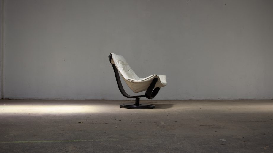 fauteuil-vintage-lounge-chair-nelo-sweden-Takashi-Okamur-Erik-Marquardsen-postmodern-cuir-blanc-postmoderne-1980-ölddesign