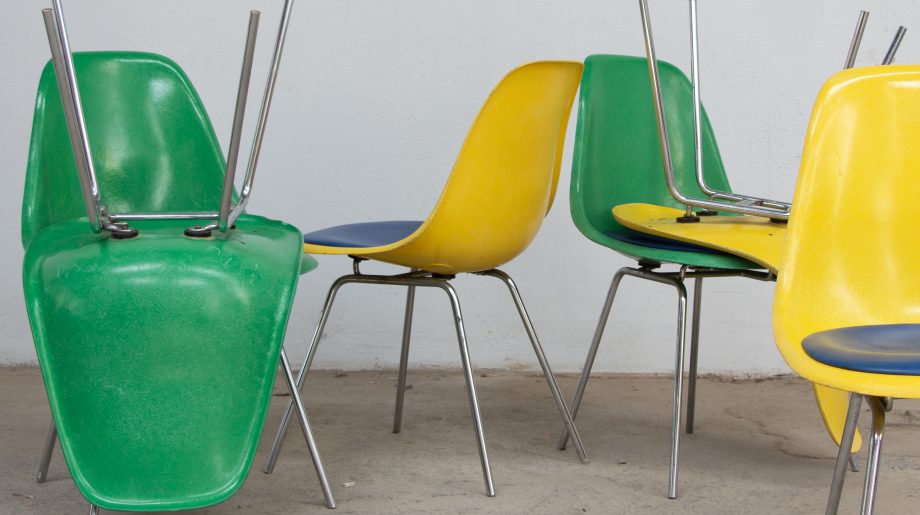 chaise-chair-dsw-Eames-Herman-Miller-fibre-verre-vintage-mobilier-international-ölddesign