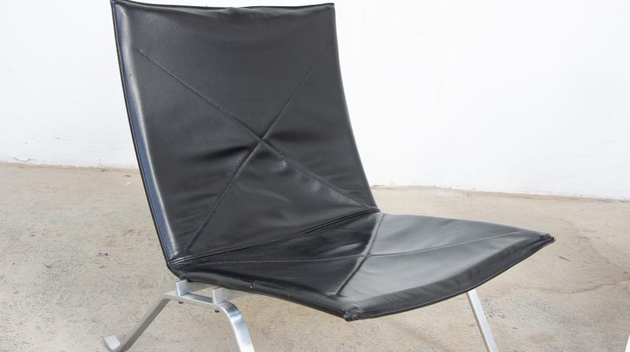 fauteuil-vintage-poul-Kjærholm -kjaerholm-pk-22-chair-danois-danish-easy-cuir-noir-black-leather-fritz-hansen