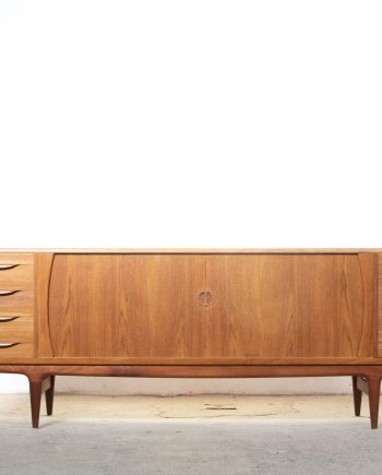 enfilade-sideboard-Johannes-andersen-Uldum-Mobelfabrik-scandinave-teck-teak-danish-danois-modern-ölddesign