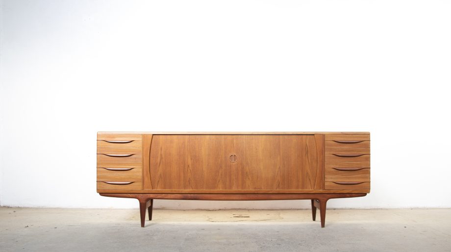 enfilade-sideboard-Johannes-andersen-Uldum-Mobelfabrik-scandinave-teck-teak-danish-danois-modern-ölddesign