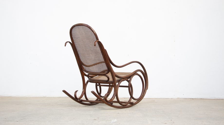 rocking-chair-fauteuil-bascule-thonet-numéro-4-1900-art-nouveau-déco-vintage-bois-citré-cannage-ölddesign