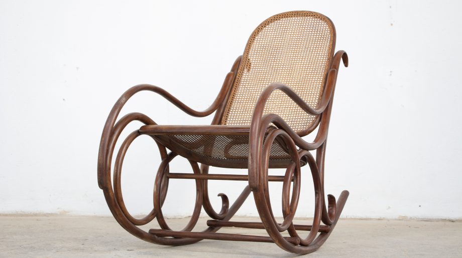 rocking-chair-fauteuil-bascule-thonet-numéro-4-1900-art-nouveau-déco-vintage-bois-citré-cannage-ölddesign