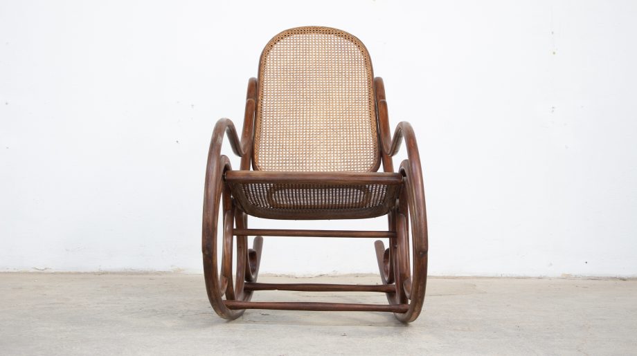 rocking-chair-fauteuil-bascule-thonet-numéro-4-1900-art-nouveau-déco-vintage-bois-citré-cannage-ölddesign