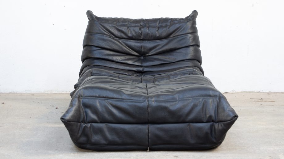 fauteuil-pouf-togo-ligne-roset-michel-ducaroy-vintage-1970-armchair-chair-ottoman-vegan-leather-simili-cuir-noir-ölddesign