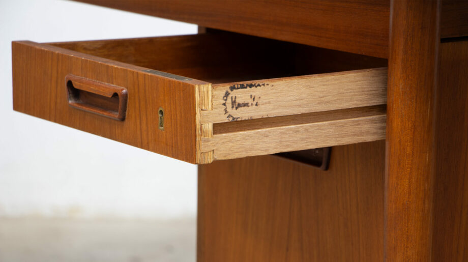 bureau-vintage-Gunnar-Nielsen-Tibergaard-danois-teck-scandinave-desk-danish-teak-ölddesign